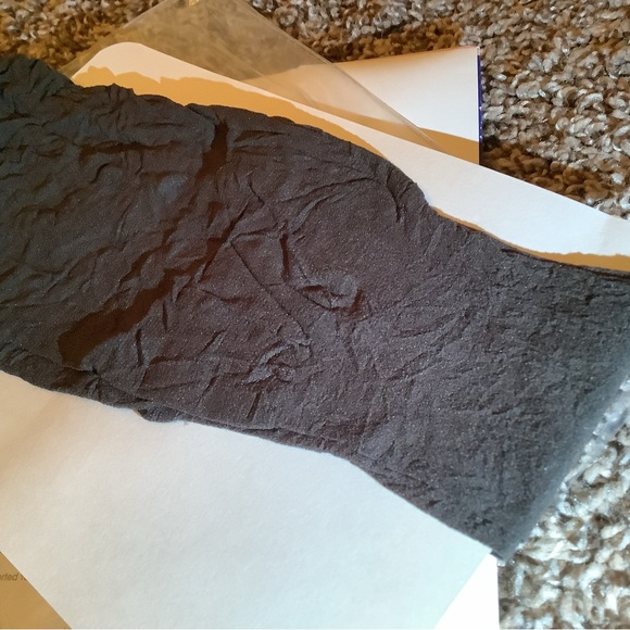 Hanes too day sheer control top pantyhose, color barely black, size: EF - Picture 12 of 12